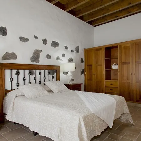 Caserio Leandro Ii Tías